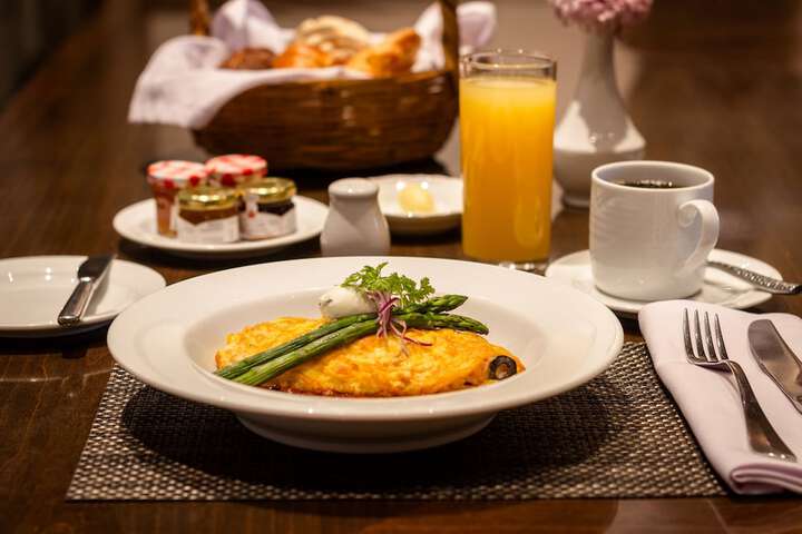 Breakfast/Coffee Service 82 of 92
