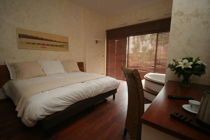 Room 6 of 70
