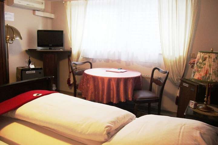 Room 11 of 49