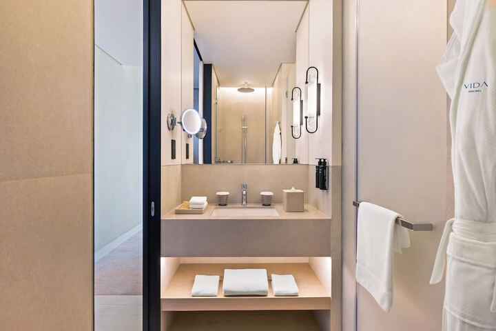Room 14 of 40