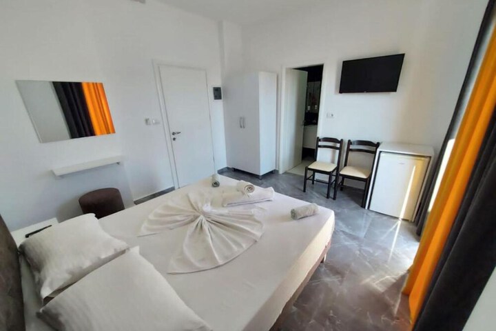 Room 2 of 30