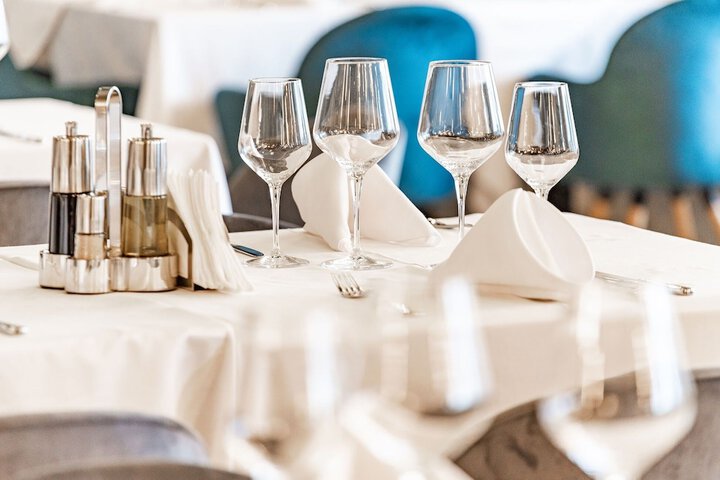 Dining 76 of 88