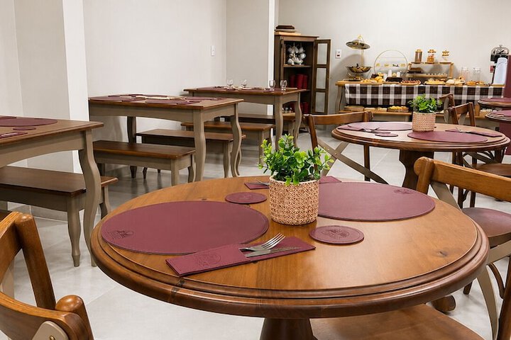 Dining 16 of 25
