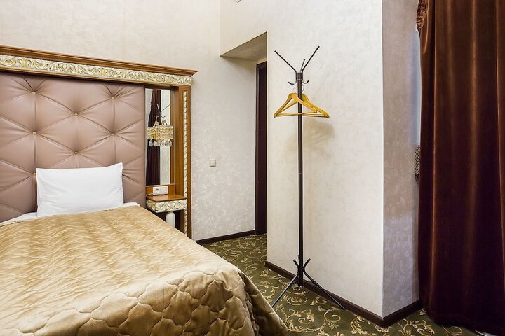 Room 10 of 49