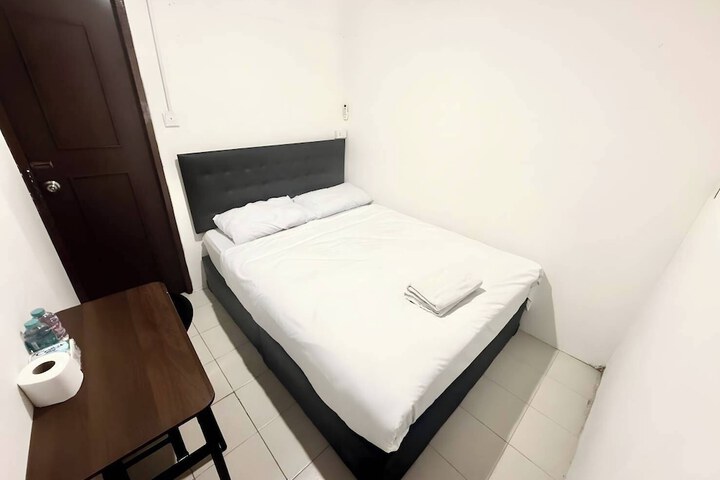 Room 4 of 12