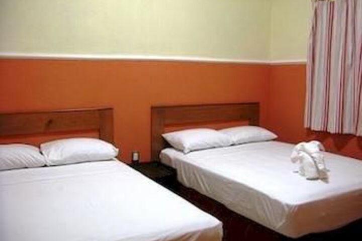 Room 4 of 18