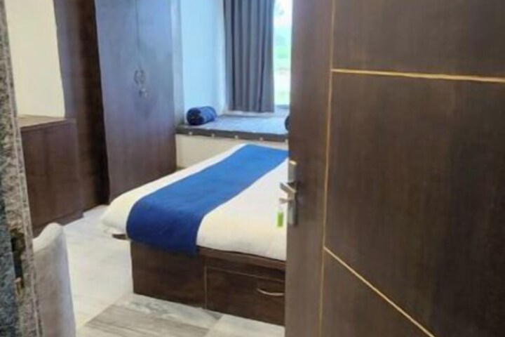 Room 2 of 13