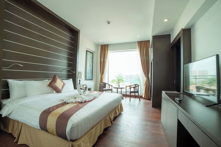 Room 27 of 82