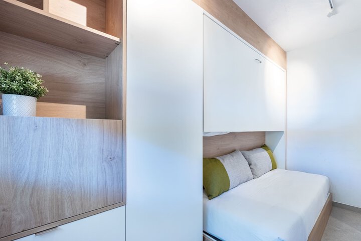Room 28 of 220