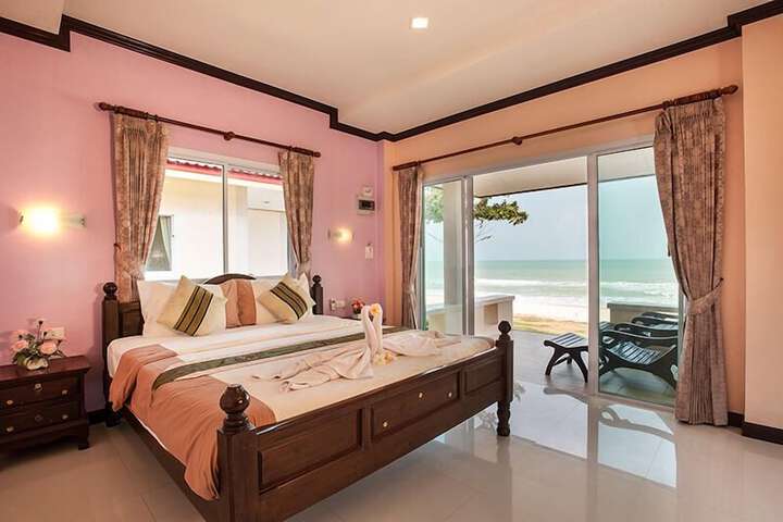 Room 4 of 56