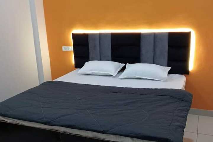 Room 4 of 9