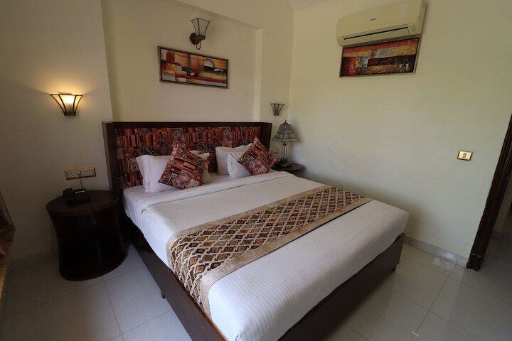 Room 6 of 32