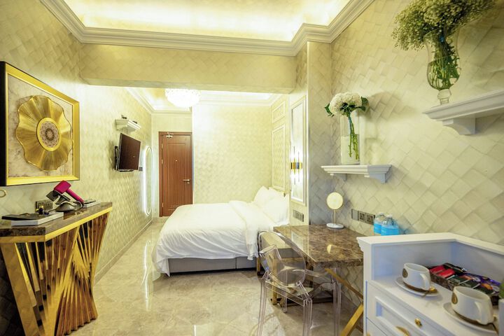 Room 53 of 285
