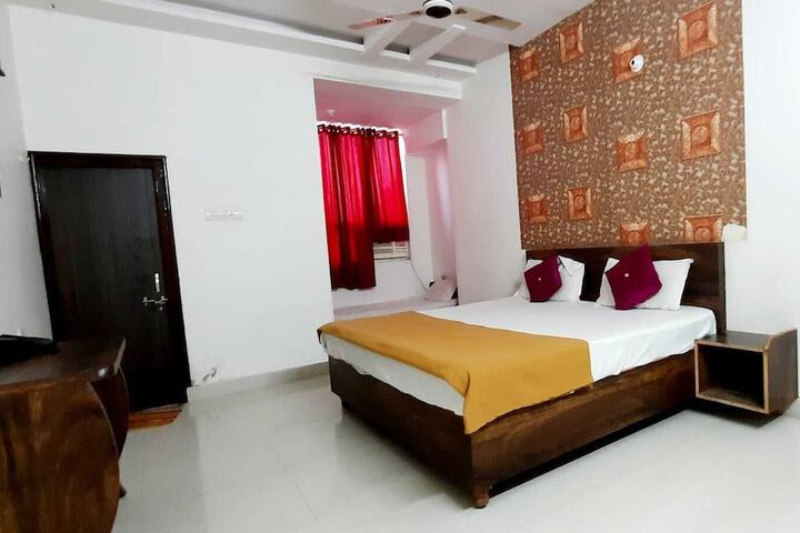 Room 5 of 6