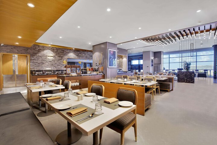 Dining 62 of 94