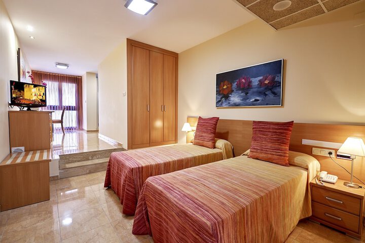Room 14 of 35