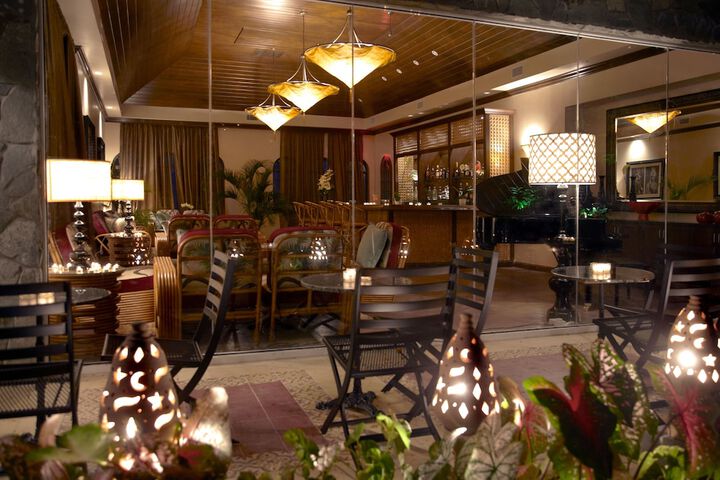 Lounge 66 of 80