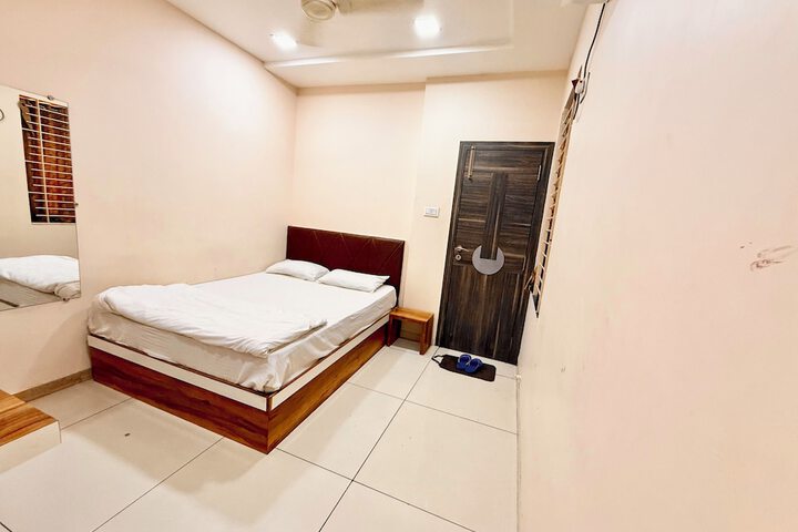 Room 5 of 25