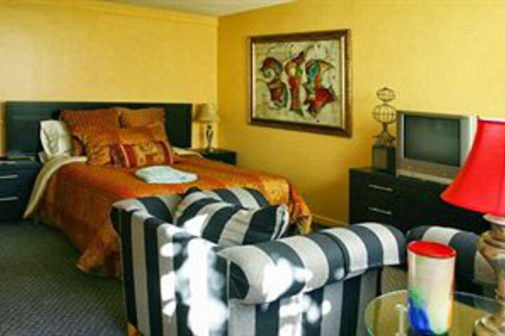 Room 8 of 18