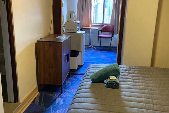 Room 5 of 11