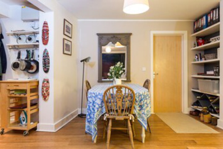 Room 6 of 16