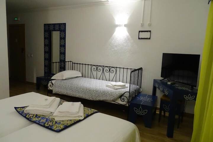 Room 10 of 32