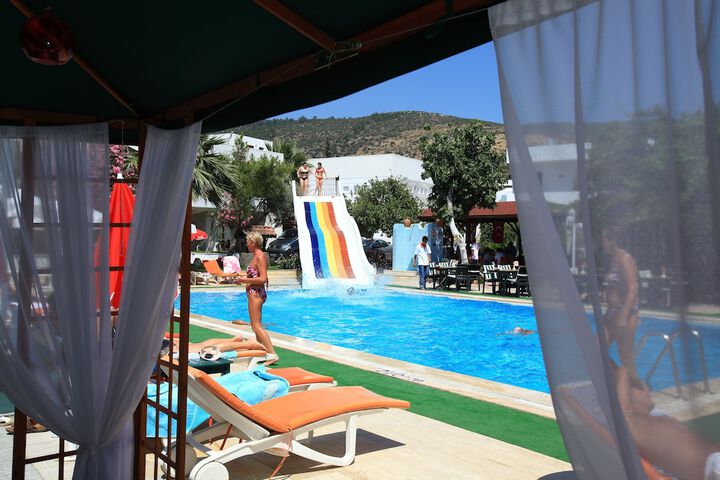 Pools & Facilities