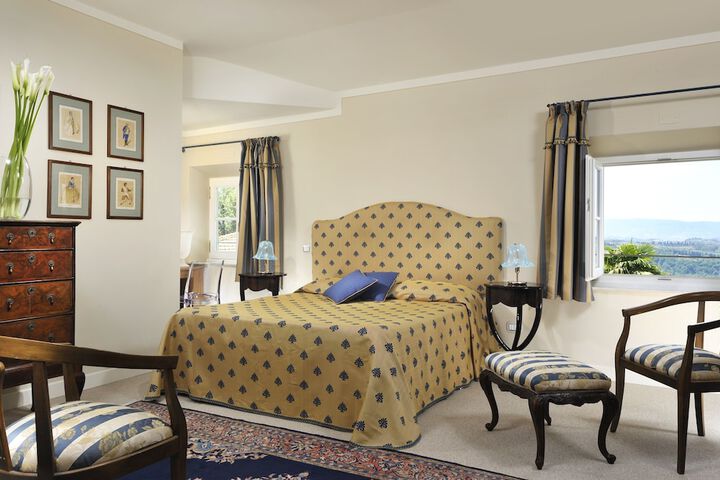 Room 4 of 63
