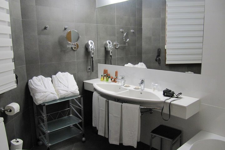 Room 17 of 37