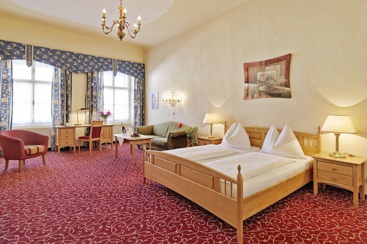 Room 4 of 38