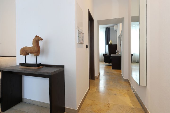 Room 21 of 28