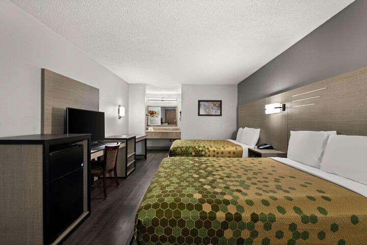 2 Double Beds (3 of 4)