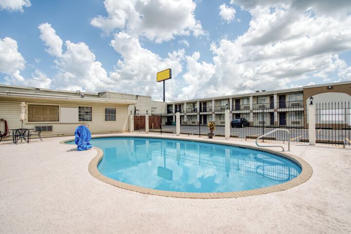Hotel Pool