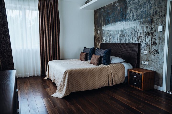 Room 47 of 176