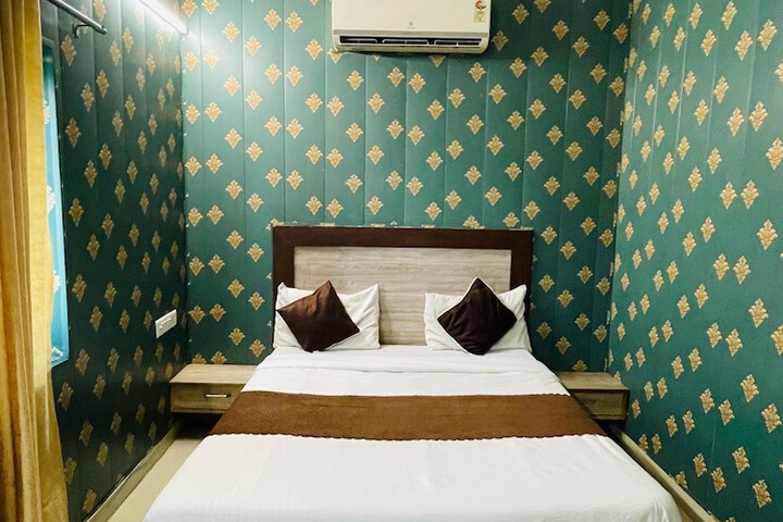 Room 3 of 6