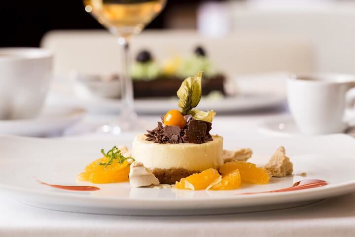 Dining 60 of 85