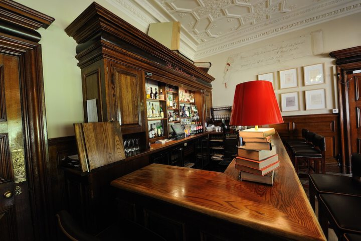 Lounge 42 of 63