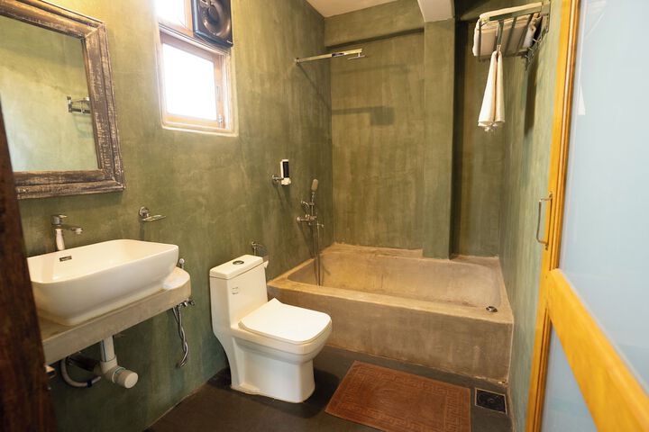Room 14 of 33