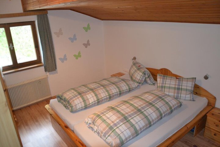 Room 5 of 16