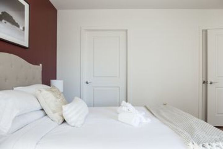Room 6 of 24