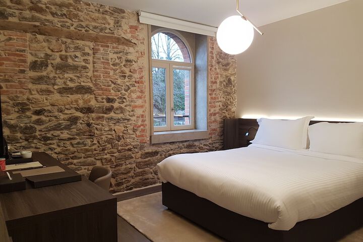 Room 6 of 67