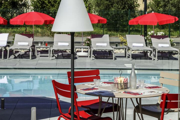 Hotel Pool