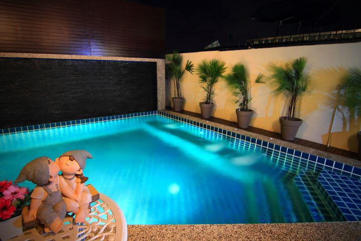 Hotel Pool