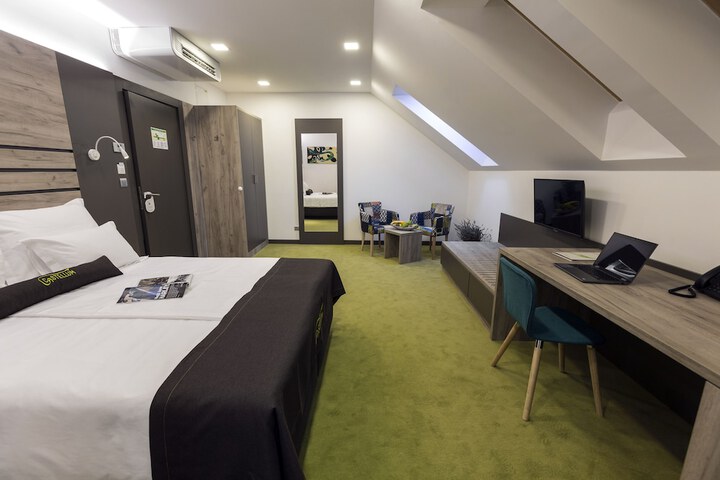 Room 6 of 36