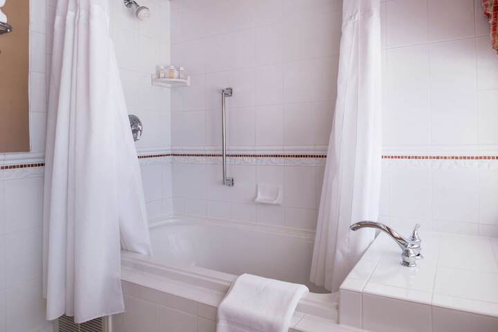 2 Queen Beds Special Interior Entrance (25 of 27)