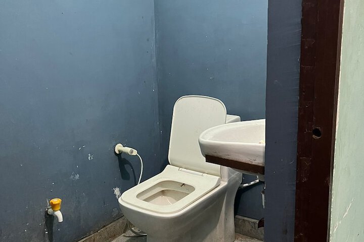 Room 10 of 13