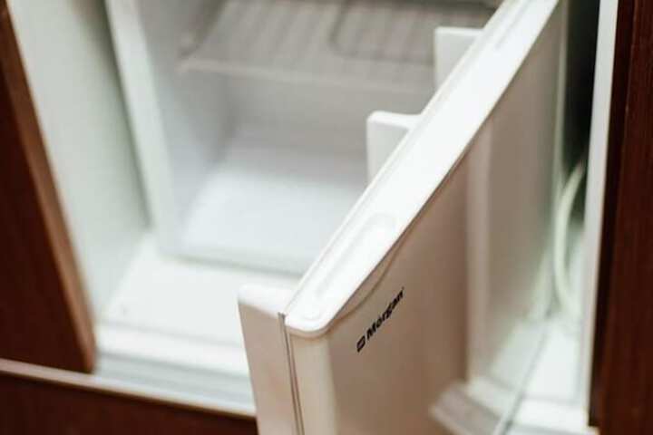 Mini-refrigerator