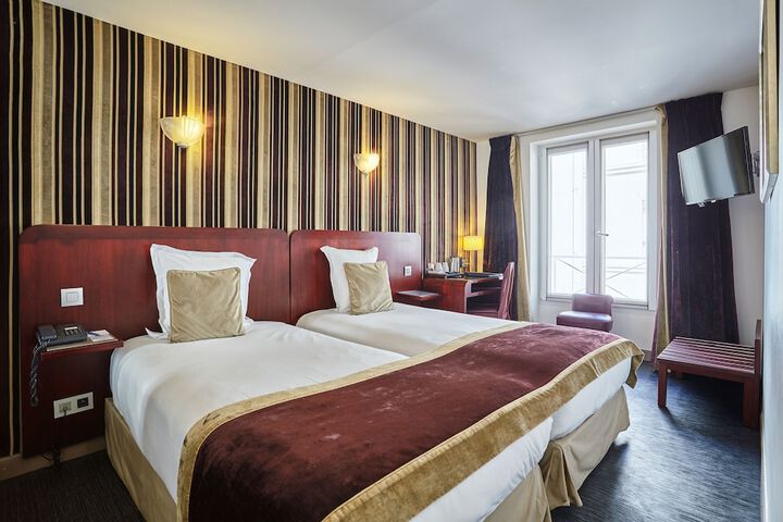 Room 10 of 27
