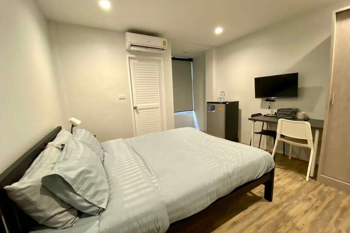 Room 4 of 37