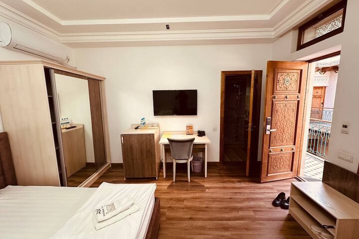 Room 53 of 63